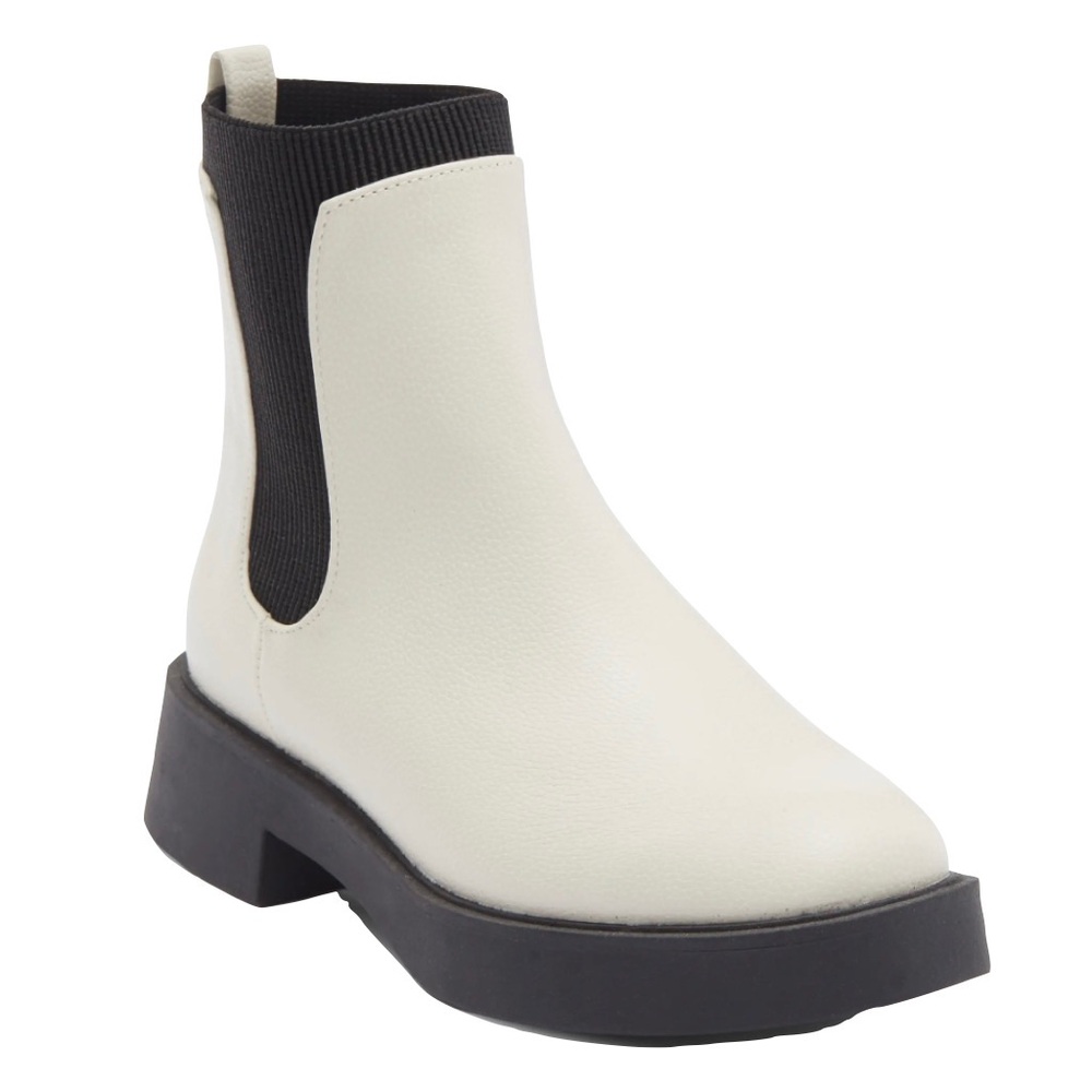 NWT — Kenneth Cole White and Black Ankle Booties Lug Soles Size 7.5
